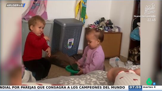El divertido v&iacute;deo viral de la 'conversaci&oacute;n' que mantienen dos beb&eacute;s: "Entre los dos se entienden a la perfecci&oacute;n"