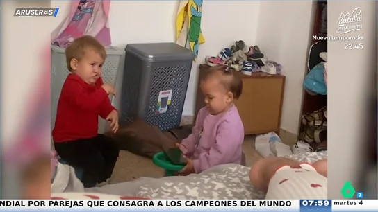 El divertido vídeo viral de la 'conversación' que mantienen dos bebés: "Entre los dos se entienden a la perfección" El divertido vídeo viral de la 'conversación' que mantienen dos bebés: "Entre los dos se entienden a la perfección"