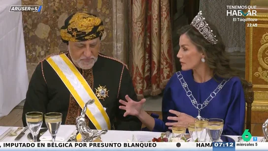 La reina Letizia deslumbra con un espectacular vestido azul y una tiara rusa para recibir al sultán de Omán La reina Letizia deslumbra con un espectacular vestido azul y una tiara rusa para recibir al sultán de Omán