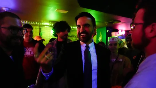 Zohran Mamdani celebra su victoria en las elecciones de Nueva York junto a su equipo Zohran Mamdani celebra su victoria en las elecciones de Nueva York junto a su equipo