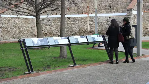 Paneles informativos en el patio de la Ciudadela Celestino Solar Paneles informativos en el patio de la Ciudadela Celestino Solar