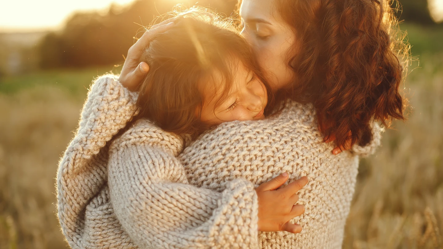 Una madre con su hija. Una madre con su hija.