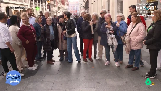 Así defiende una mujer el regreso a España del rey Juan Carlos: "Aquí hay tanto sinvergüenza que por uno más no pasa nada" En una entrega especial de 'Hablando se enciende la gente' con motivo de las memorias del rey Juan Carlos, Thais Villas pregunta a los españoles si están a favor o en contra de la reconciliación y de un regreso del emérito.