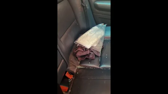 "Una ventanilla rota, una carta con amenazas y una bala": el vídeo de cómo se encontró su coche Postrigan, un disidente ruso en España "Una ventanilla rota, una carta con amenazas y una bala": el vídeo de cómo se encontró su coche Postrigan, un disidente ruso en España
