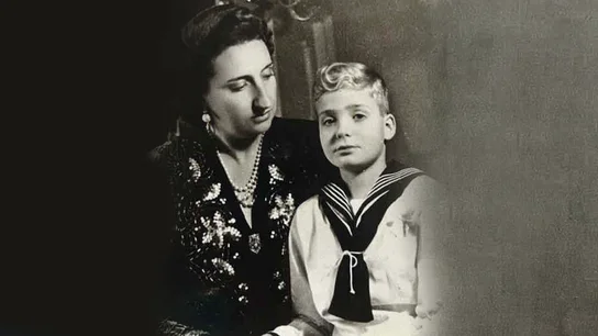 Juan Carlos I junto a su madre, Mercedes de Borbón. Juan Carlos I junto a su madre, Mercedes de Borbón.