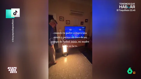 El enfado de una señora por la estufa que acaba de comprar su marido: "Le pintas un murciélago y viene Batman a tu casa" Zapeando analiza el vídeo viral de una mujer indignada por la luz que sale de la estufa que acaba de comprar su marido: "Cojones, me pone eso y no veo ni la tele", comenta la mujer.