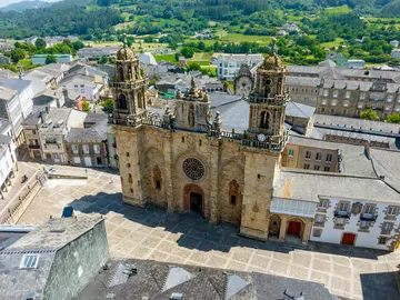 La Basílica de San Martiño de Mondoñedo de Lugo La Basílica de San Martiño de Mondoñedo de Lugo
