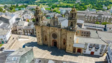 La Basílica de San Martiño de Mondoñedo de Lugo La Basílica de San Martiño de Mondoñedo de Lugo