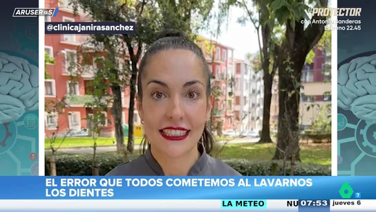 Una dentista desvela el orden correcto para una buena higiene bucal: "Casi todos lo hacen al revés" Una dentista desvela el orden correcto para una buena higiene bucal: "Casi todos lo hacen al revés"