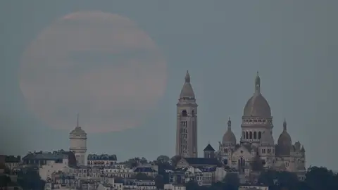 Superluna de Castor en París Superluna de Castor en París
