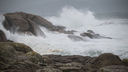 Imagen de archivo de oleaje en Pontevedra, Galicia, en enero de 2025