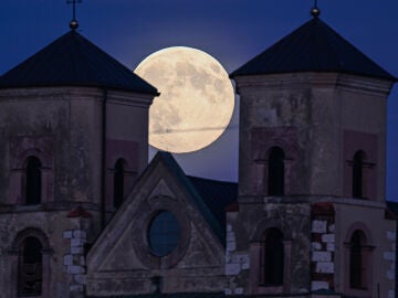 Superluna de Castor en Polonia