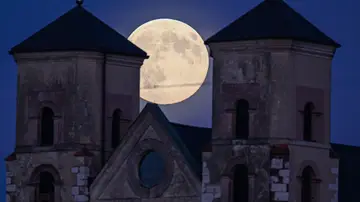 Superluna de Castor en Polonia Superluna de Castor en Polonia