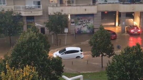 Las intensas lluvias inundan las calles de San Cugat del Vall&eacute;s