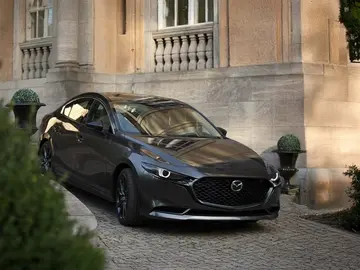 El Mazda que desafía al Mercedes Benz CLA siendo 20.000 euros más barato y presumiendo de ser un full-equip asequible El Mazda que desafía al Mercedes Benz CLA siendo 20.000 euros más barato y presumiendo de ser un full-equip asequible