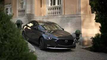 El Mazda que desafía al Mercedes Benz CLA siendo 20.000 euros más barato y presumiendo de ser un full-equip asequible El Mazda que desafía al Mercedes Benz CLA siendo 20.000 euros más barato y presumiendo de ser un full-equip asequible