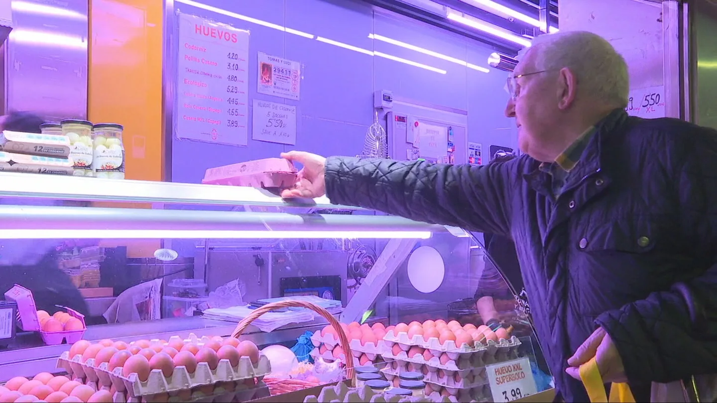 Los huevos, por las nubes: la gripe aviar dispara los precios y encarece hasta el pollo Los huevos, por las nubes: la gripe aviar dispara los precios y encarece hasta el pollo
