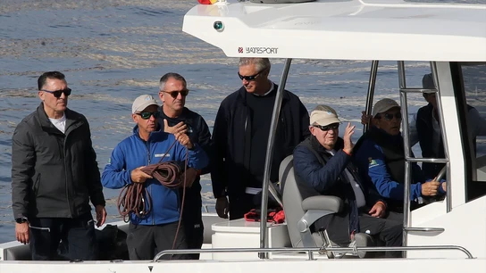 El rey emérito Juan Carlos I durante las regatas en el Club Naútico de Sanxenxo. El rey emérito Juan Carlos I durante las regatas en el Club Naútico de Sanxenxo.