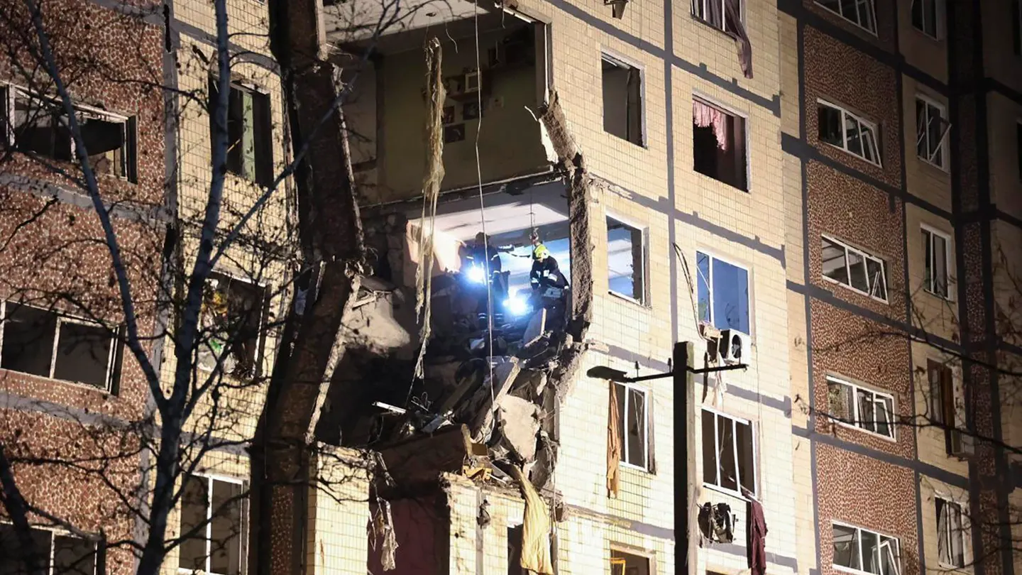 Daños en un edificio ucraniano tras un ataque ruso en Dnipró Daños en un edificio ucraniano tras un ataque ruso en Dnipró
