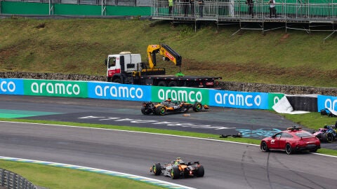 El accidente de Piastri en la Sprint del GP de Brasil