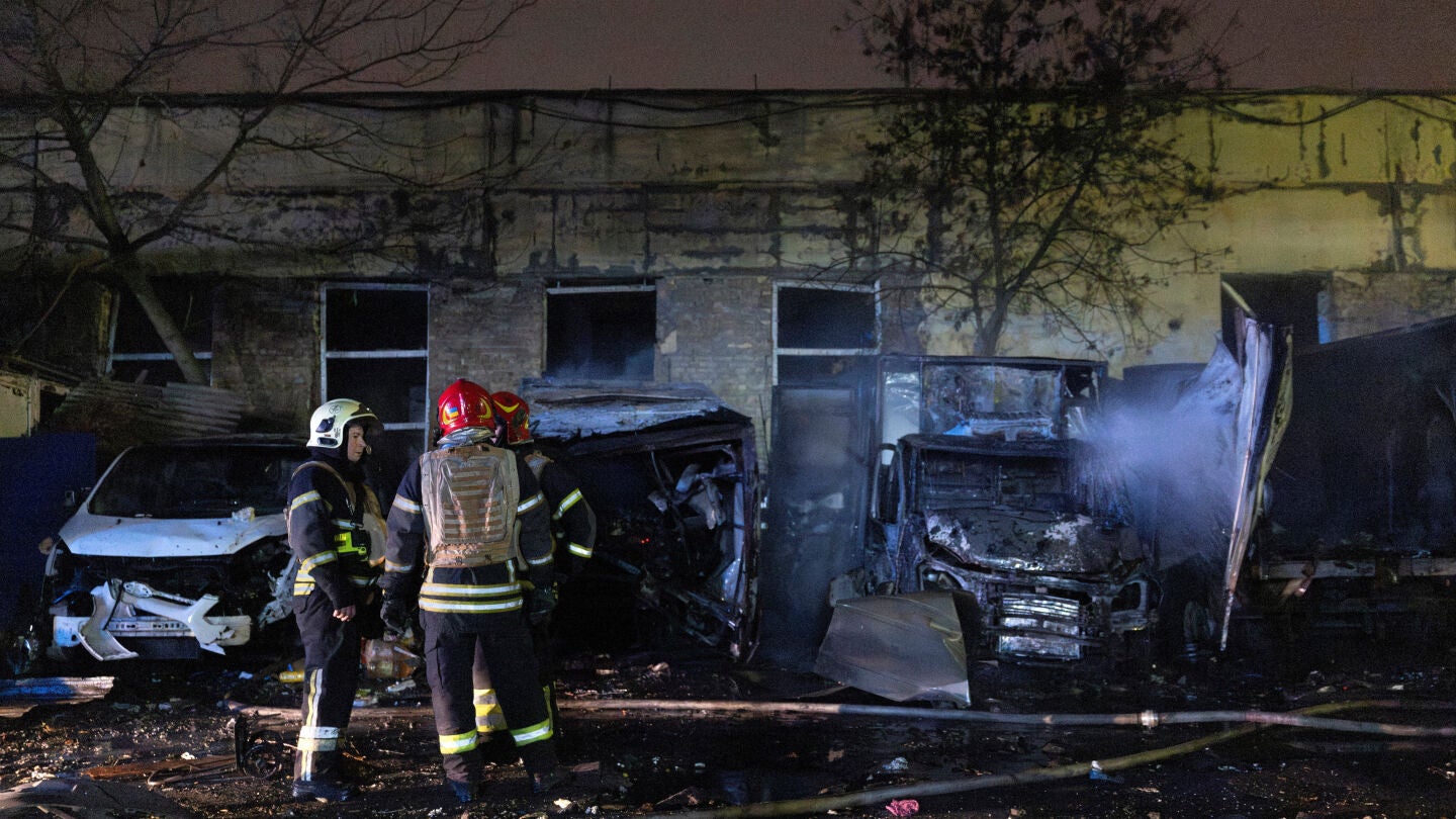 Consecuencias del ataque con drones rusos en Kyiv.