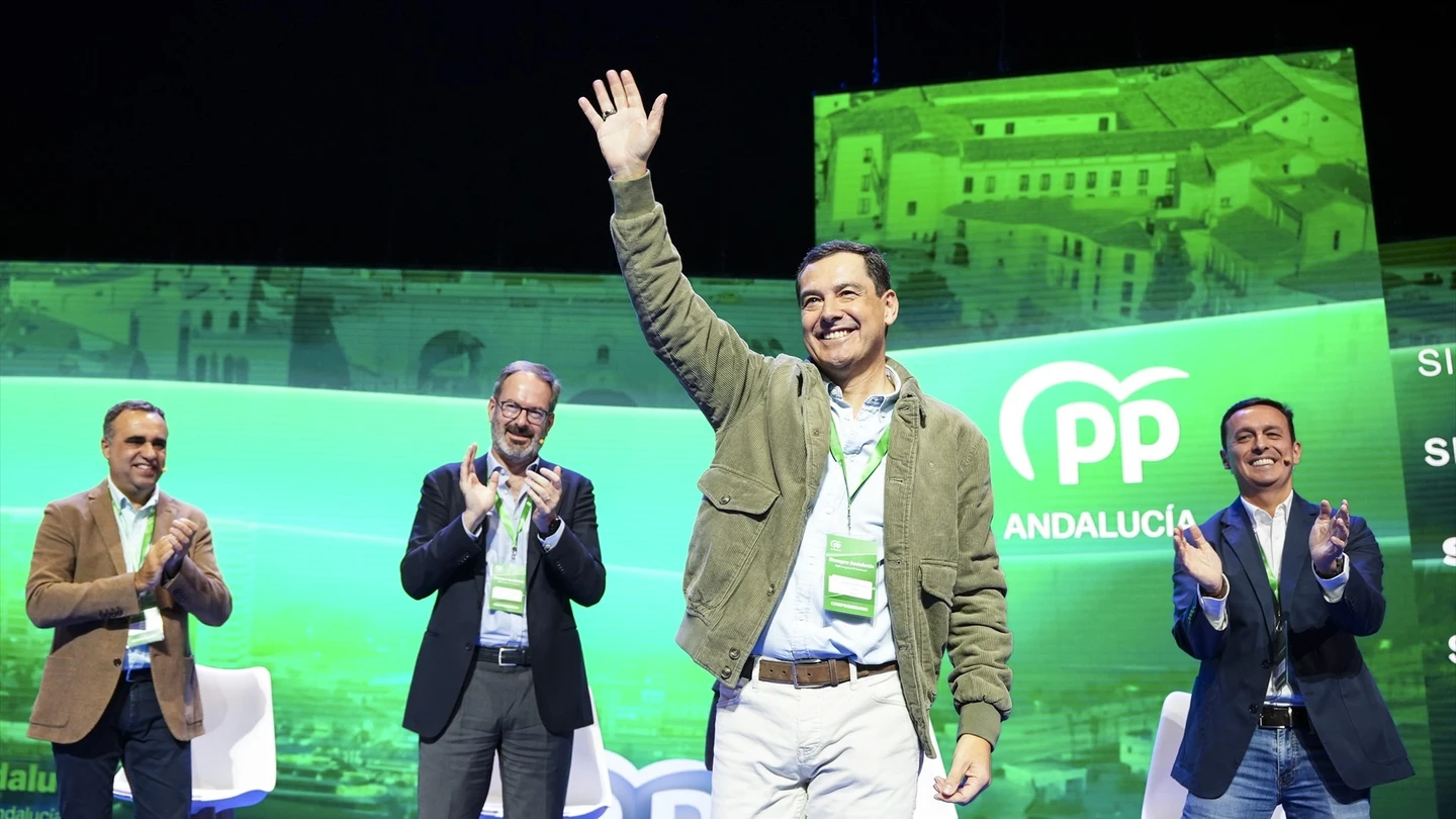 El presidente de la Junta de Andalucía, Juanma Moreno, durante el comienzo del XVII Congreso del PP Andaluz. El presidente de la Junta de Andalucía, Juanma Moreno, durante el comienzo del XVII Congreso del PP Andaluz.