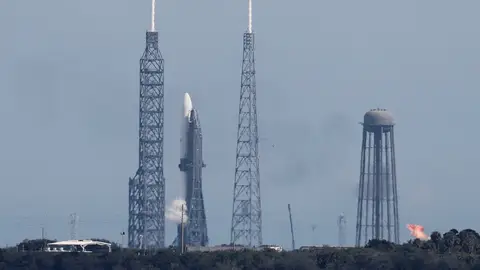 El cohete que lleva los dos satélites de la NASA que pretenden llegar a Marte El cohete que lleva los dos satélites de la NASA que pretenden llegar a Marte