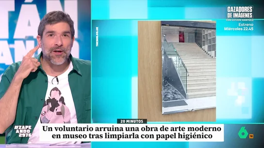 Un señor arruina una pieza de arte moderno en un museo tras limpiarla: "Entras en mi casa y es arte todo" Un voluntario vio que un espejo expuesto en el museo estaba cubierto de polvo y decidió limpiarlo con papel higiénico. Lo que no sospechaba es que estaba retirando una parte importante del significado de esa pieza.