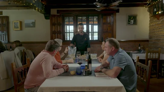 El enfado de un hostelero en Santander: "Es el mayor atraco que he visto, nos ha vendido un restaurante que no está" El enfado de un hostelero en Santander: "Es el mayor atraco que he visto, nos ha vendido un restaurante que no está"