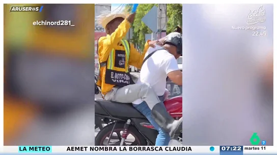 El surrealista vídeo viral del defensor del paso para peatones: "Jason, el superhéroe de República Dominicana" El surrealista vídeo viral del defensor del paso para peatones: "Jason, el superhéroe de República Dominicana"