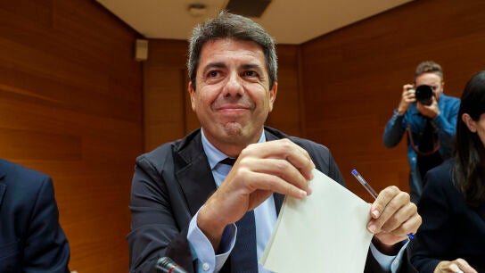 El president de la Generalitat en funciones, Carlos Maz&oacute;n, durante su comparecencia