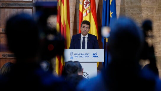 El president de la Generalitat, Carlos Maz&oacute;n, durante su comparecencia en la que ha anunciado que dimitir&aacute; al frente del Gobierno