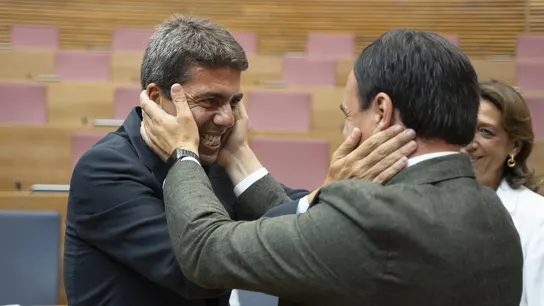 Imagen de archivo del presidente en funciones de la Generalitat, Carlos Mazón (i), con el actual síndic del PP en Les Corts, Juan Francisco Pérez Llorca (d), tras el pleno de investidura en las Corts Valencianes, a 13 de julio de 2023. Imagen de archivo del presidente en funciones de la Generalitat, Carlos Mazón (i), con el actual síndic del PP en Les Corts, Juan Francisco Pérez Llorca (d), tras el pleno de investidura en las Corts Valencianes, a 13 de julio de 2023.