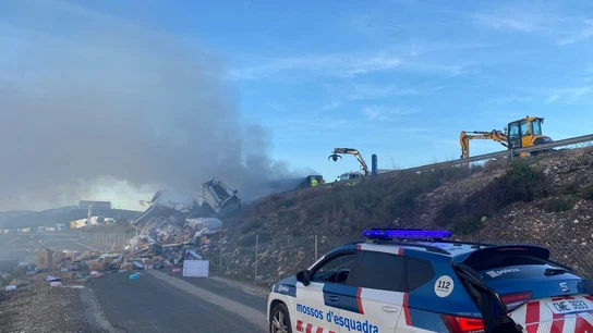 Accidente entre tres camiones corta en ambos sentidos la AP-7 en L’Aldea (Tarragona) Accidente entre tres camiones corta en ambos sentidos la AP-7 en L’Aldea (Tarragona)