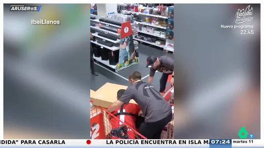 Ibai Llanos recrea el mítico concurso de "coger todo en 90 segundos" con sus seguidores Ibai Llanos recrea el mítico concurso de "coger todo en 90 segundos" con sus seguidores