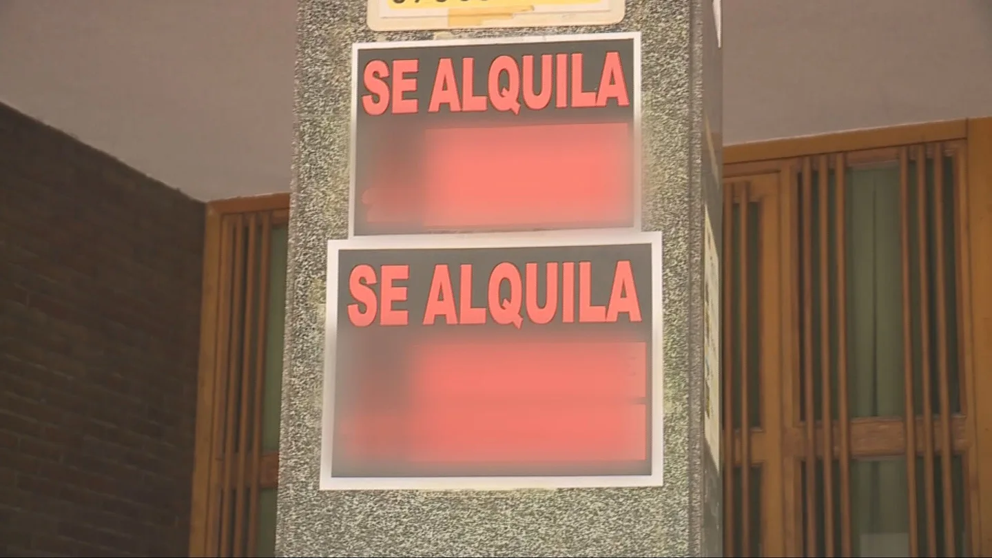 Carteles de 'se alquila'. Carteles de 'se alquila'.
