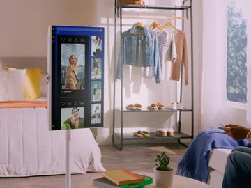 La Smart TV portátil posicionada en vertical La Smart TV portátil posicionada en vertical