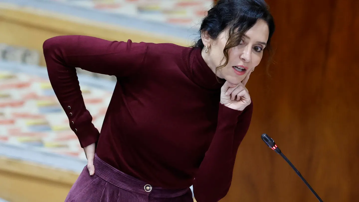 La presidenta regional, Isabel Díaz Ayuso interviene en el pleno de la Asamblea de Madrid, este jueves. La presidenta regional, Isabel Díaz Ayuso interviene en el pleno de la Asamblea de Madrid, este jueves.