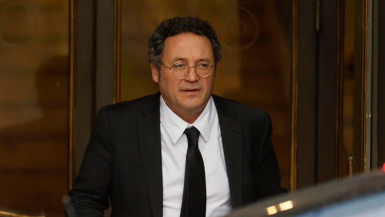 Tòa án Tối cao tuyên án Tổng chưởng lý hai năm tù giam vì tiết lộ bí mật