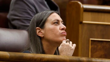 La portavoz de Junts, M&iacute;riam Nogueras, en su esca&ntilde;o durante el pleno que el Congreso celebra este jueves