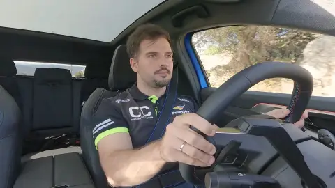 Interior Rafale Hyper Hybrid E-Tech 4x4 Interior Rafale Hyper Hybrid E-Tech 4x4