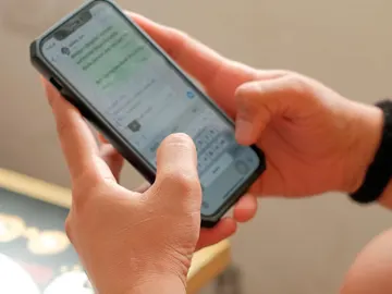 Utilizando WhatsApp Utilizando WhatsApp
