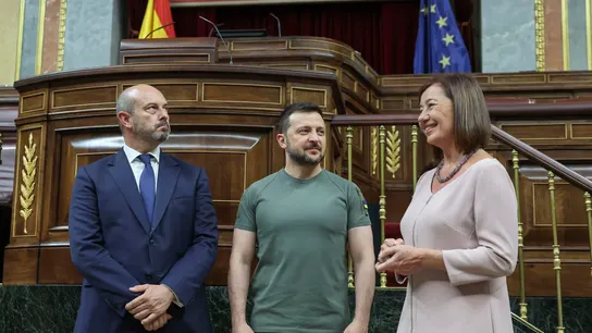 Imagen de archivo de Zelenski junto a Francina Armengol, presidenta del Congreso, y Pedro Rollán, presidente del Senado Zelenski realizará su segunda visita oficial a España la semana que viene
