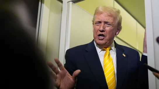 El presidente de Estados Unidos, Donald Trump, habla con la prensa en el Air Force One El presidente de Estados Unidos, Donald Trump, habla con la prensa en el Air Force One