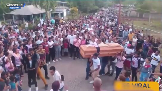 El v&iacute;deo del divertido funeral en Venezuela de una mujer a la que le gustaba la fiesta: "Nada mejor para mover el esqueleto"