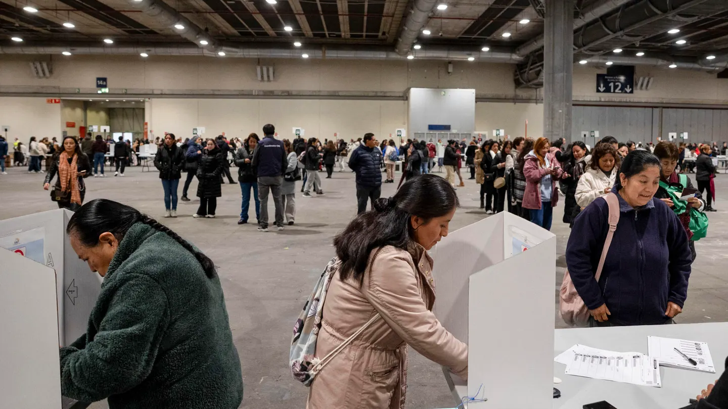 Ecuador vota en el referéndum convocado por el presidente Noboa Ecuador vota en el referéndum convocado por el presidente Noboa