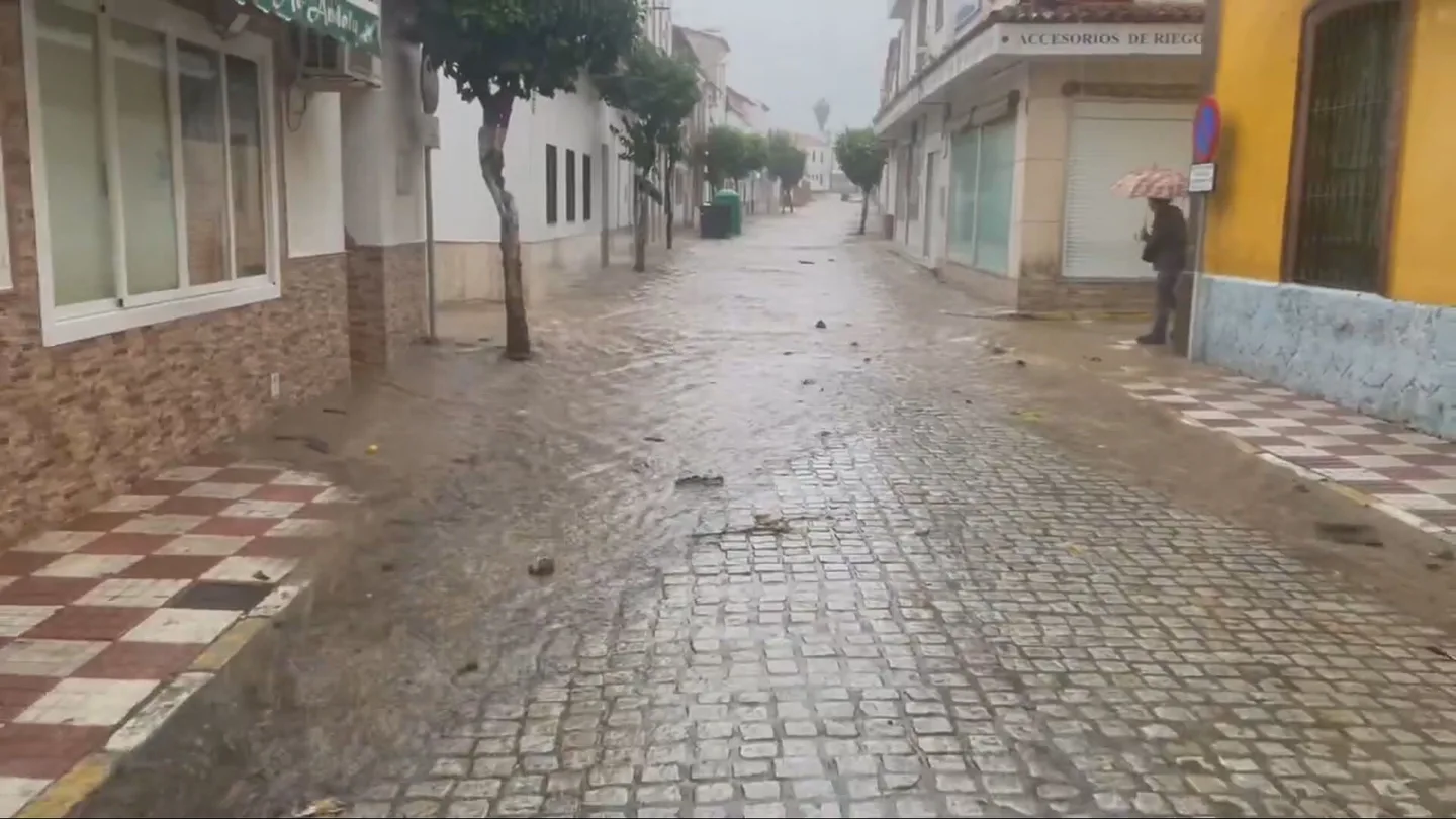 Subida súbita del río Tinto a su paso por Nerva (Huelva) Subida súbita del río Tinto a su paso por Nerva (Huelva)