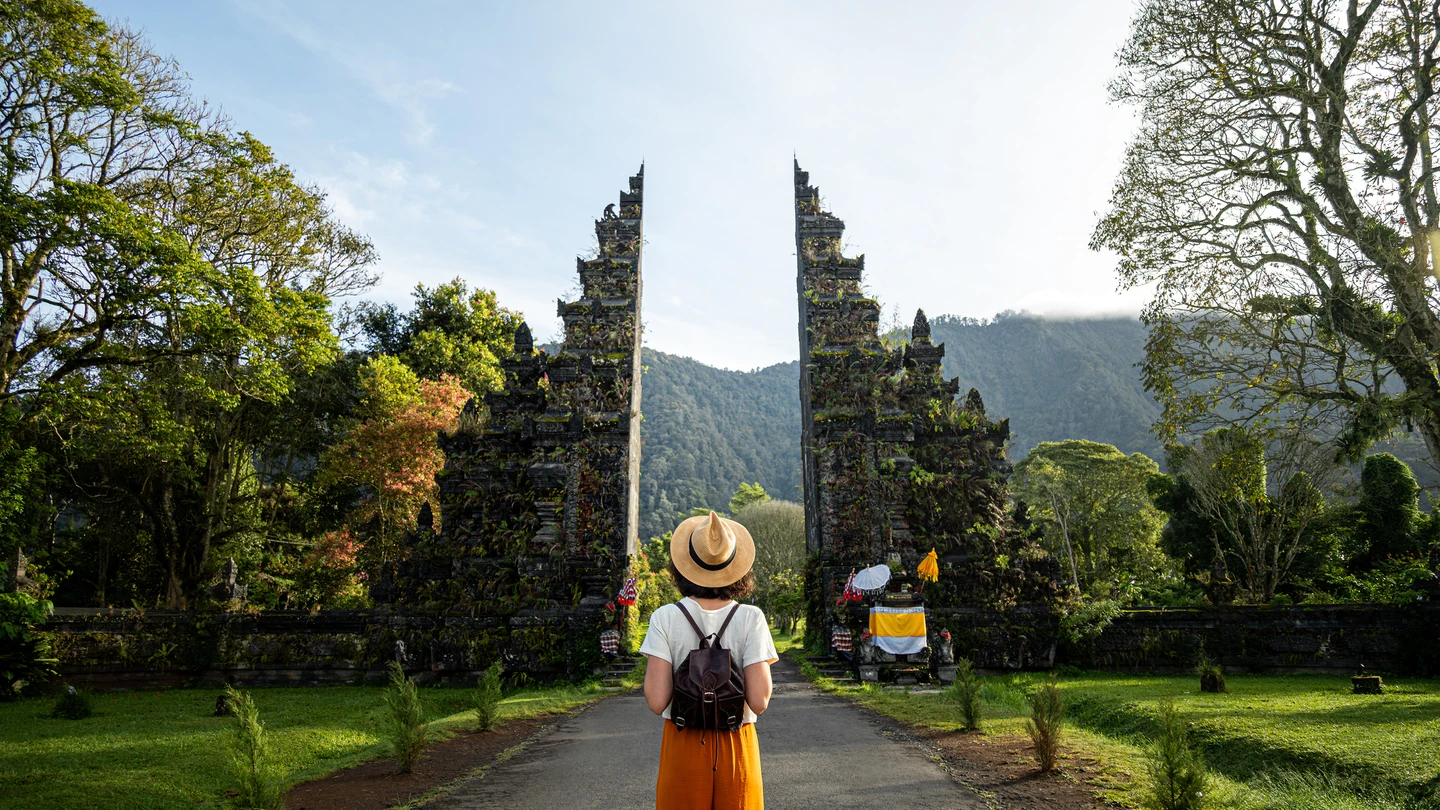 Mujer viajando por Asia Mujer viajando por Asia