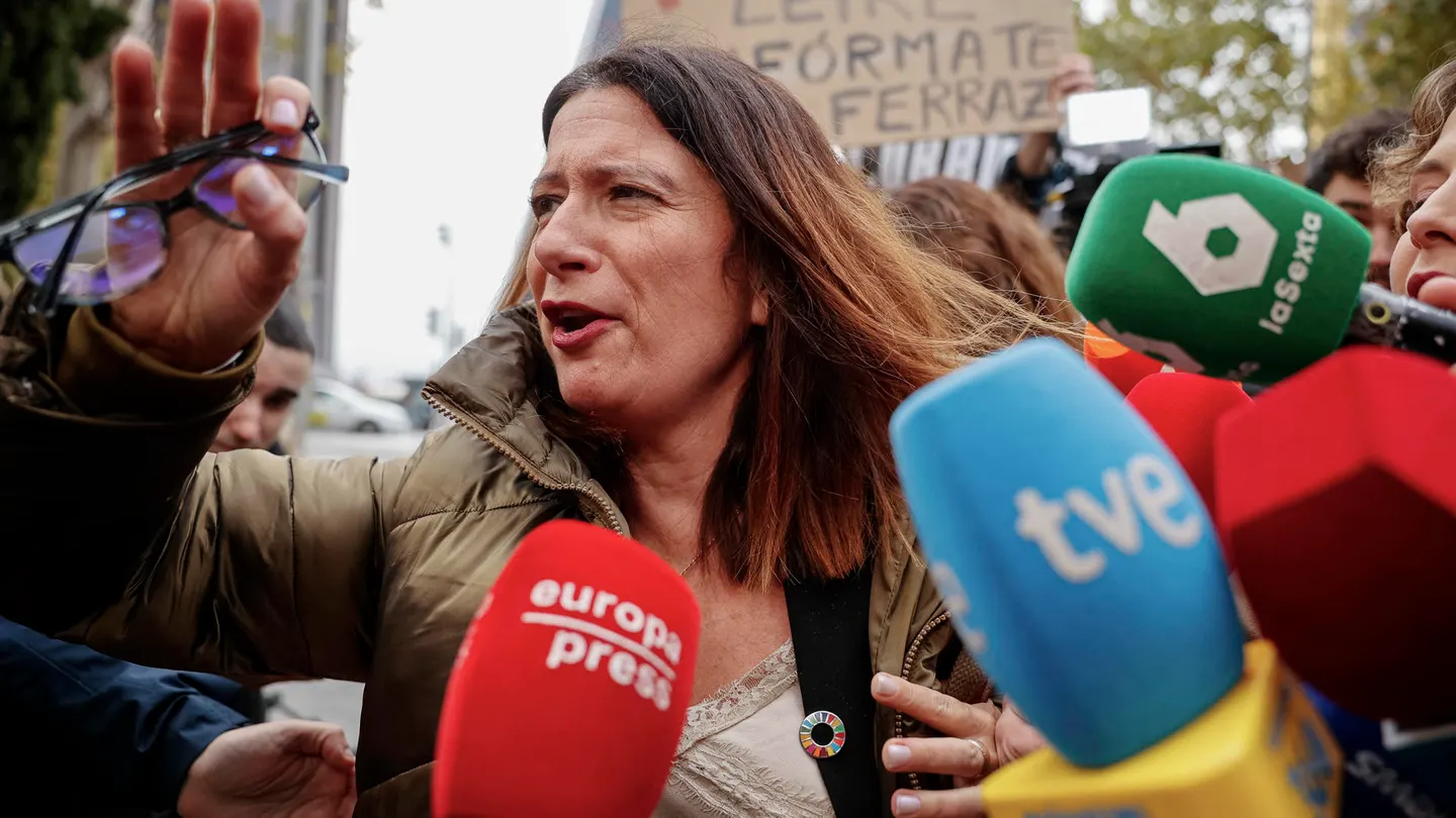 Leire Díez a las puertas de los Juzgados de Plaza de Castilla Leire Díez a las puertas de los Juzgados de Plaza de Castilla