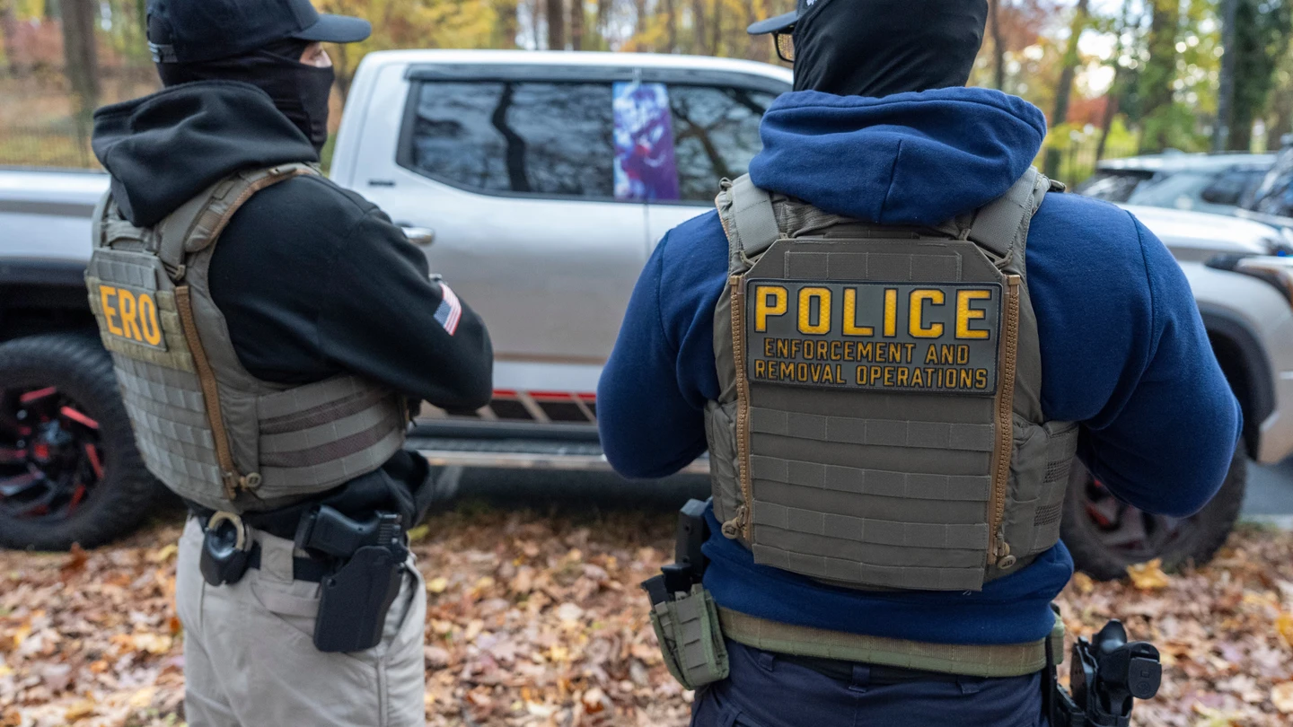 Detenido un agente de inmigración fuera de servicio que apuntó con una pistola a un adolescente en California Detenido un agente de inmigración fuera de servicio que apuntó con una pistola a un adolescente en California